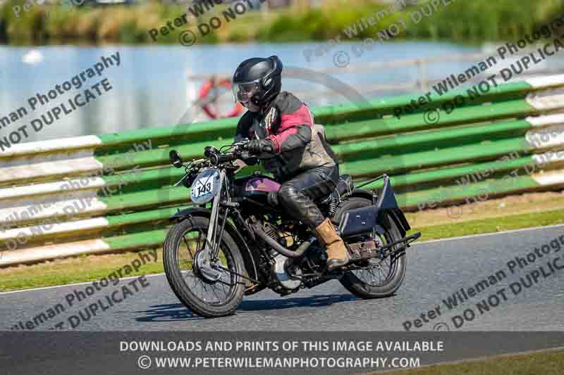 Vintage motorcycle club;eventdigitalimages;mallory park;mallory park trackday photographs;no limits trackdays;peter wileman photography;trackday digital images;trackday photos;vmcc festival 1000 bikes photographs